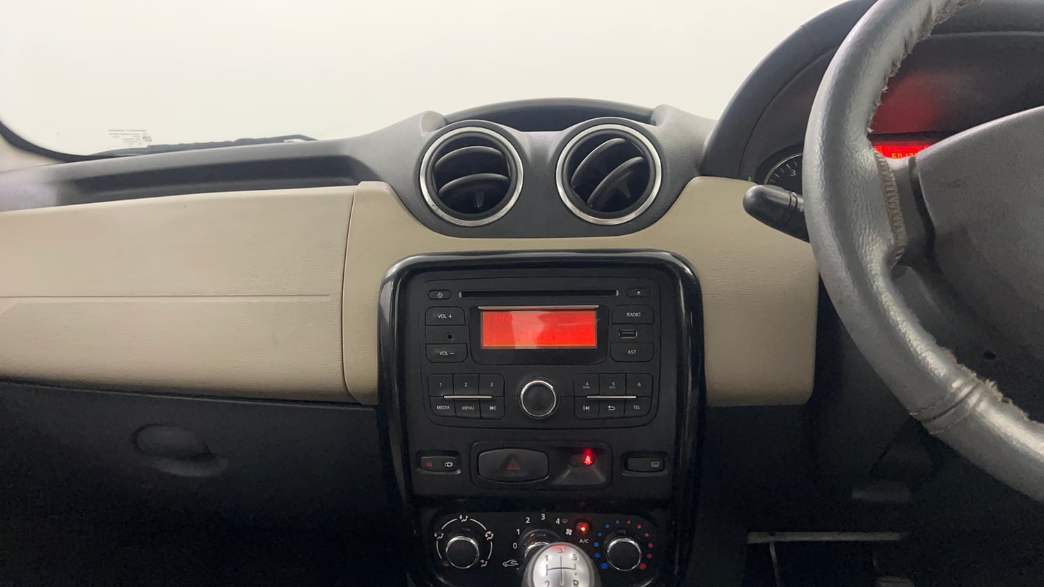 Used 2013 Renault Duster RxL Petrol Petrol Manual interior MUSIC SYSTEM & AC CONTROL VIEW