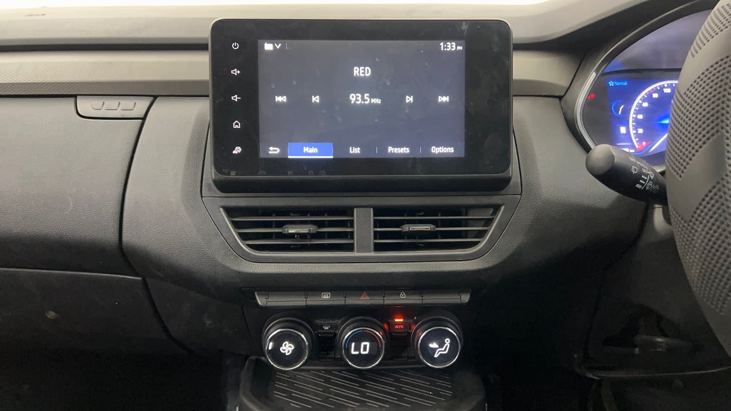 Used 2021 Renault Kiger RXZ AMT Petrol Automatic interior MUSIC SYSTEM & AC CONTROL VIEW