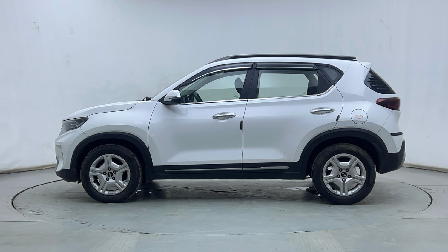 Used 2021 Kia Sonet HTX 1.5 Diesel Manual exterior LEFT SIDE VIEW
