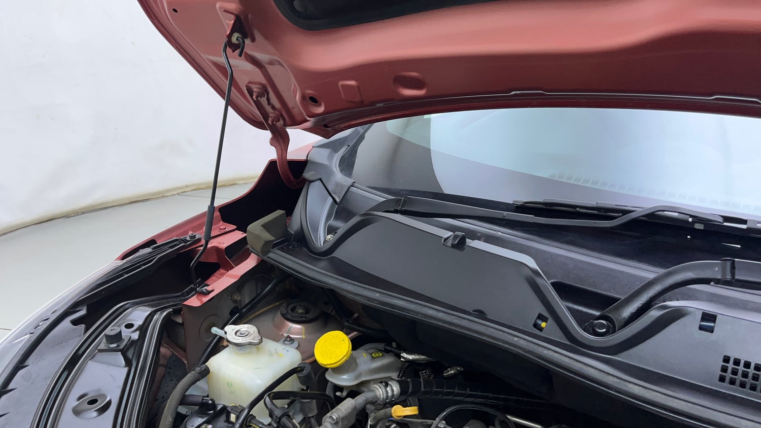Used 2023 Nissan Magnite XV Turbo CVT Petrol Automatic engine ENGINE RIGHT SIDE HINGE & APRON VIEW