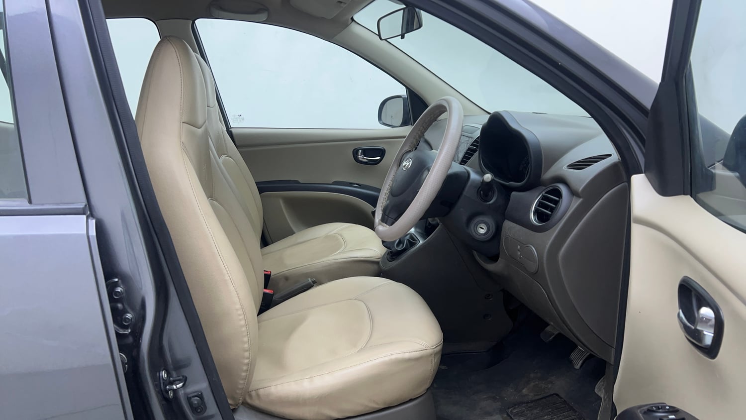 Used 2013 Hyundai i10 Magna 1.2 Kappa2 Petrol Manual interior RIGHT SIDE FRONT DOOR CABIN VIEW