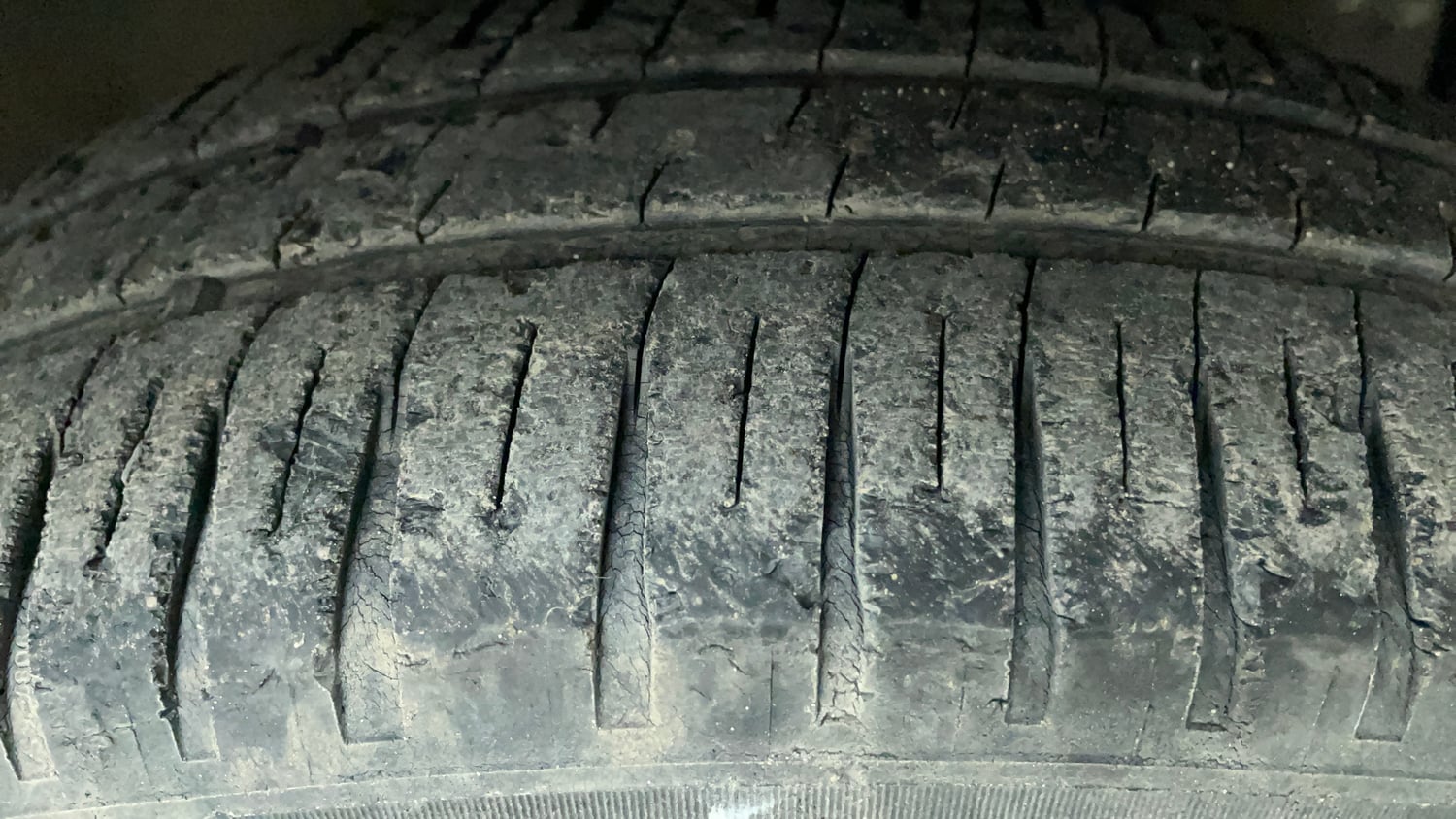 Used 2012 Maruti Suzuki Swift Dzire VXI Petrol Manual tyres RIGHT FRONT TYRE TREAD VIEW