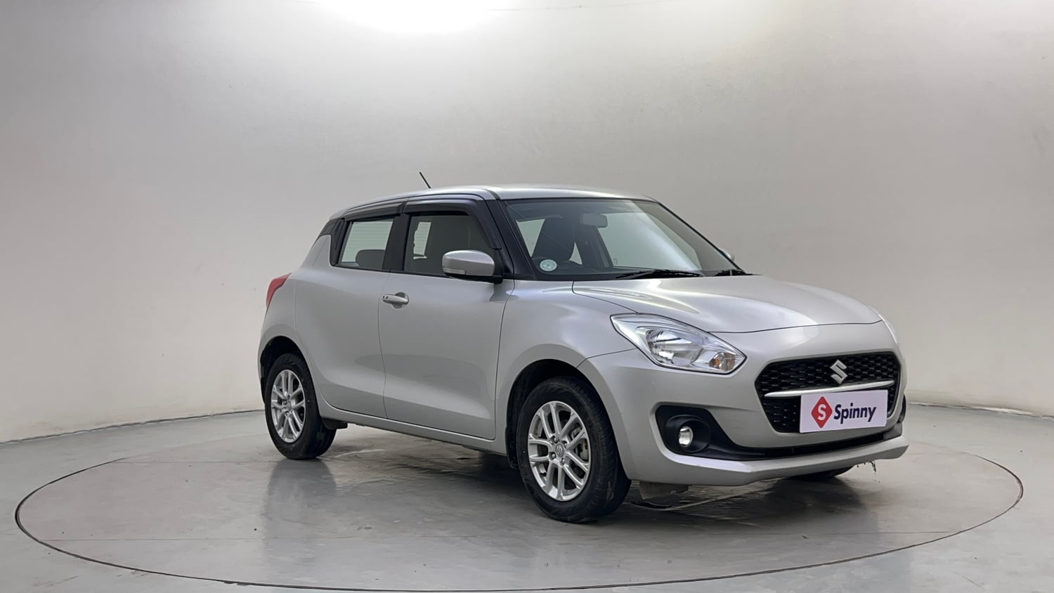 Used 2024 Maruti Suzuki Swift ZXi AMT Petrol Automatic exterior RIGHT FRONT CORNER VIEW