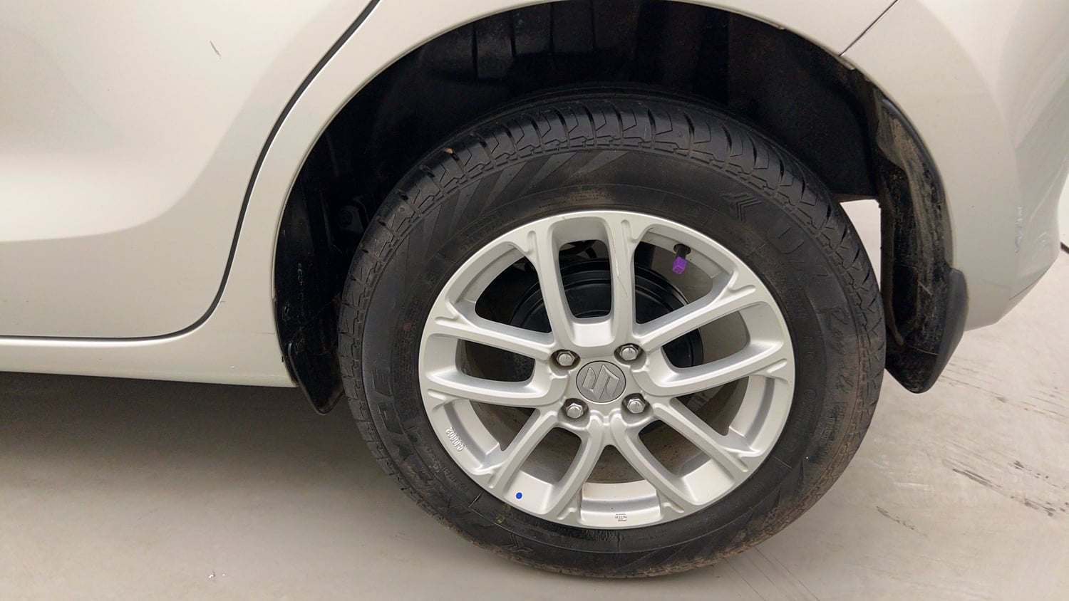 Used 2024 Maruti Suzuki Swift ZXi AMT Petrol Automatic tyres LEFT REAR TYRE RIM VIEW