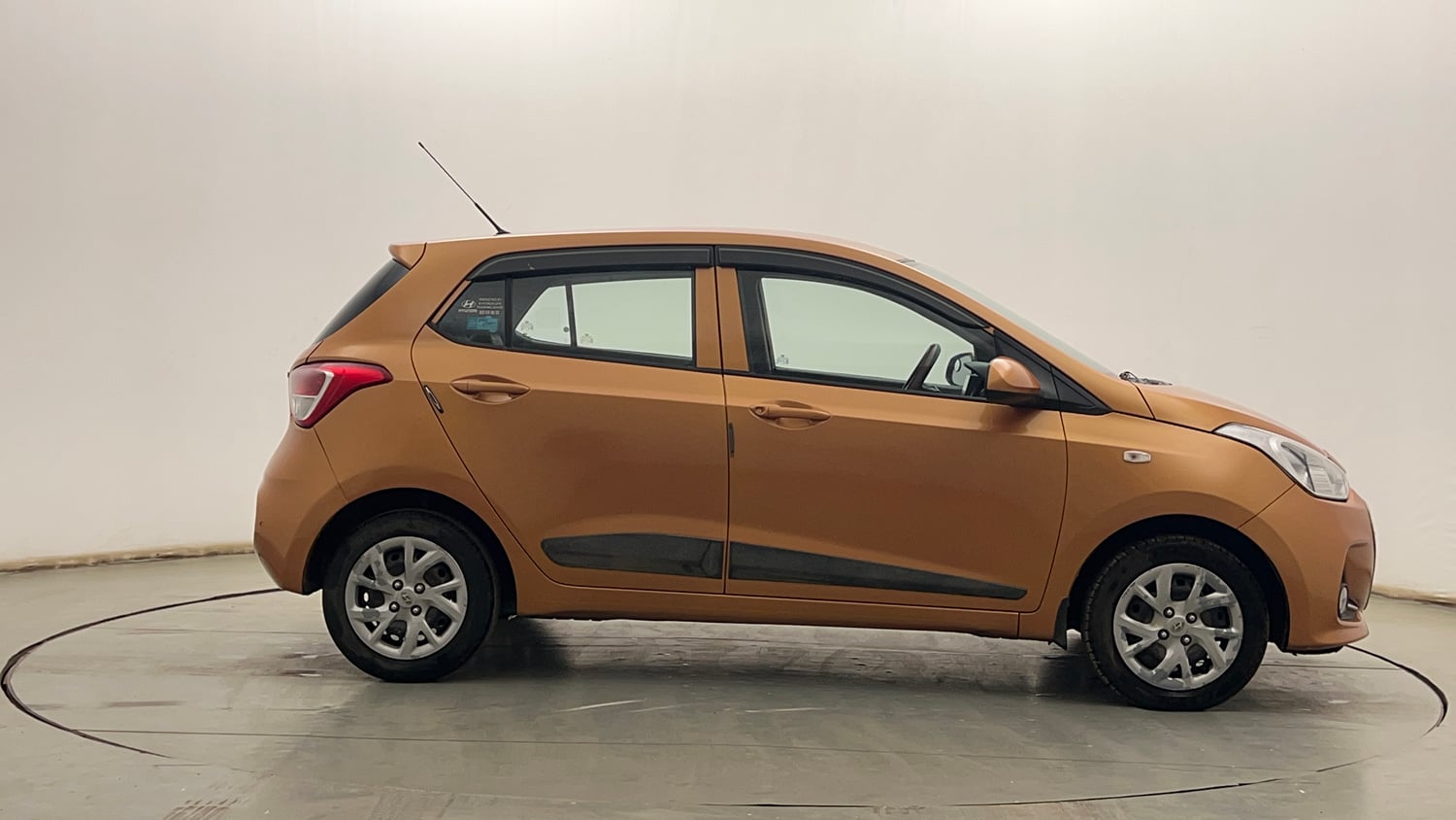 Used 2018 Hyundai Grand i10 Sportz 1.2 Kappa VTVT Petrol Manual exterior RIGHT SIDE VIEW