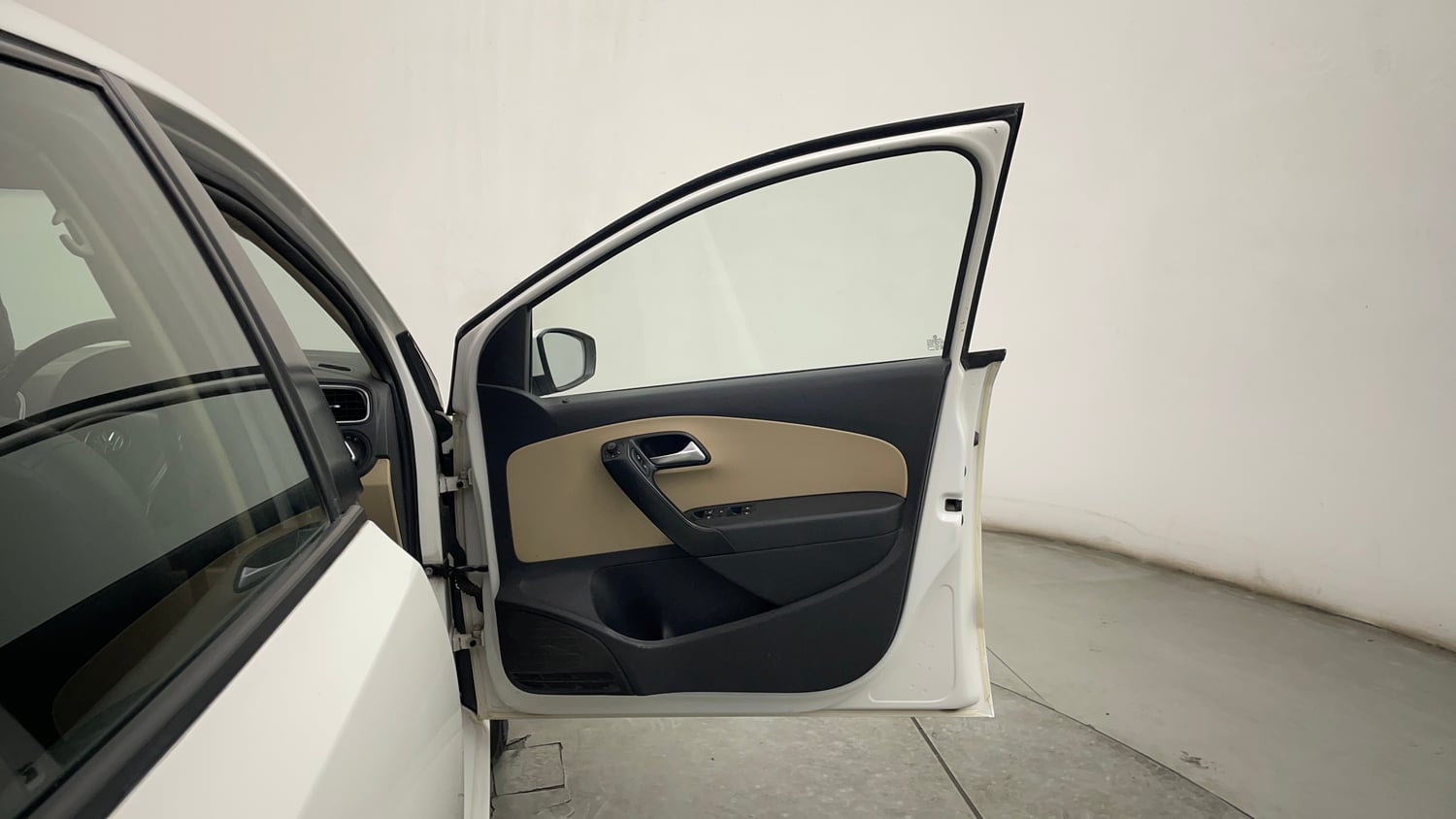 Used 2016 Volkswagen Polo Highline1.2L (P) Petrol Manual interior RIGHT FRONT DOOR OPEN VIEW