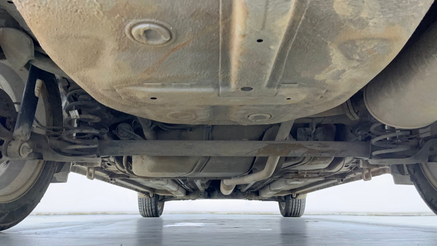 Used 2018 Maruti Suzuki Ciaz Alpha 1.4 AT Petrol Automatic extra REAR UNDERBODY VIEW (TAKEN FROM REAR)