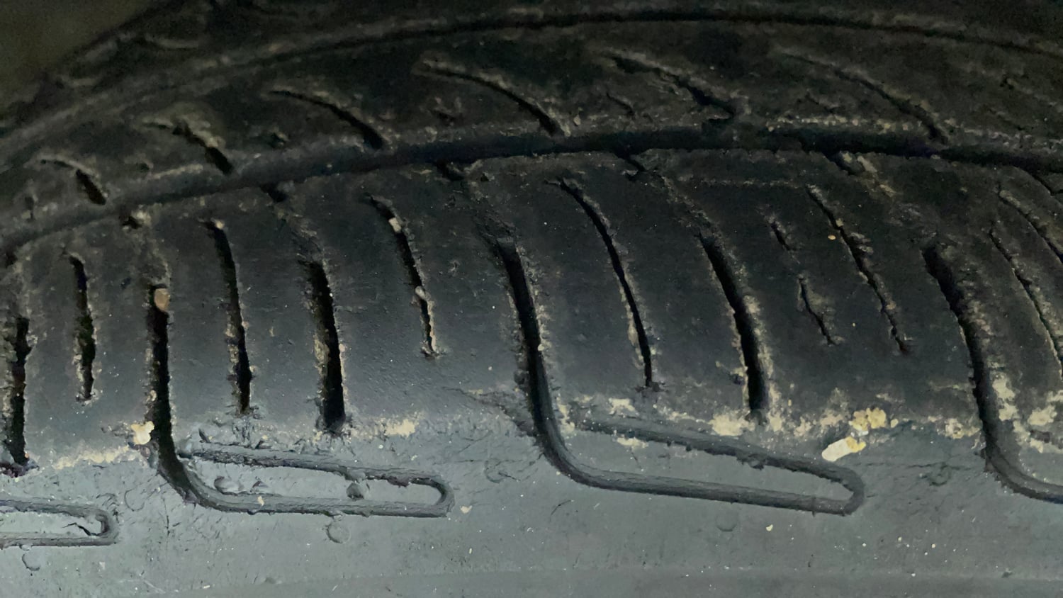 Used 2015 Hyundai Grand i10 Sportz 1.2 Kappa VTVT Petrol Manual tyres RIGHT FRONT TYRE TREAD VIEW