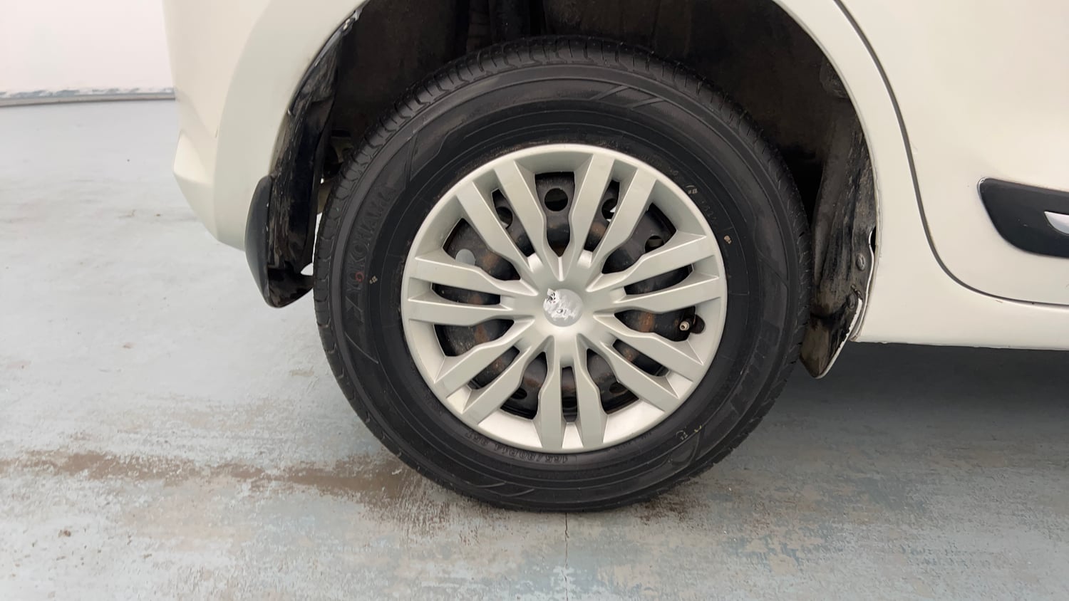 Used 2018 Maruti Suzuki Swift VXi Petrol Manual tyres RIGHT REAR TYRE RIM VIEW
