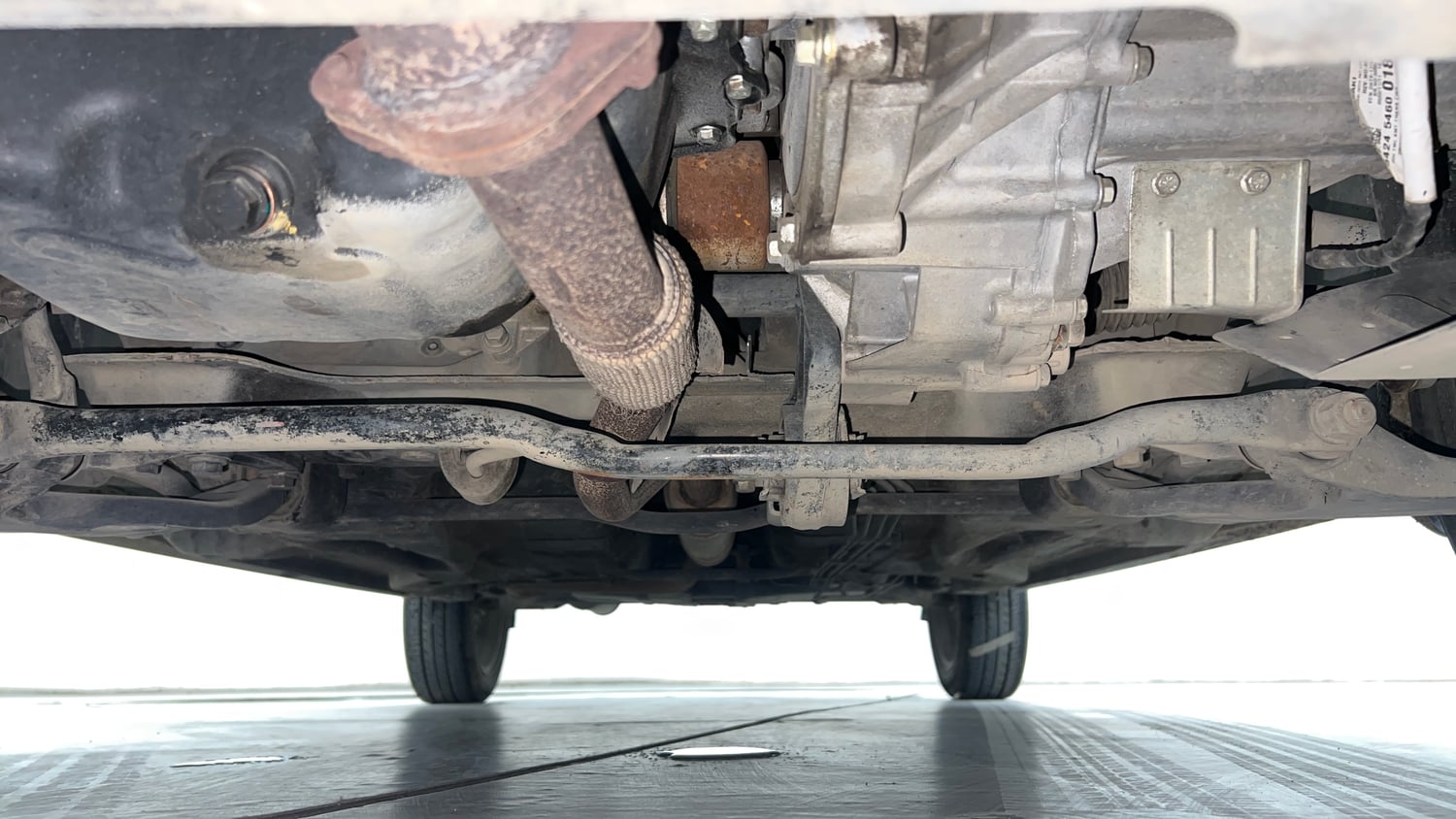 Used 2022 Tata Tiago XZA Plus Petrol Automatic extra FRONT LEFT UNDERBODY VIEW