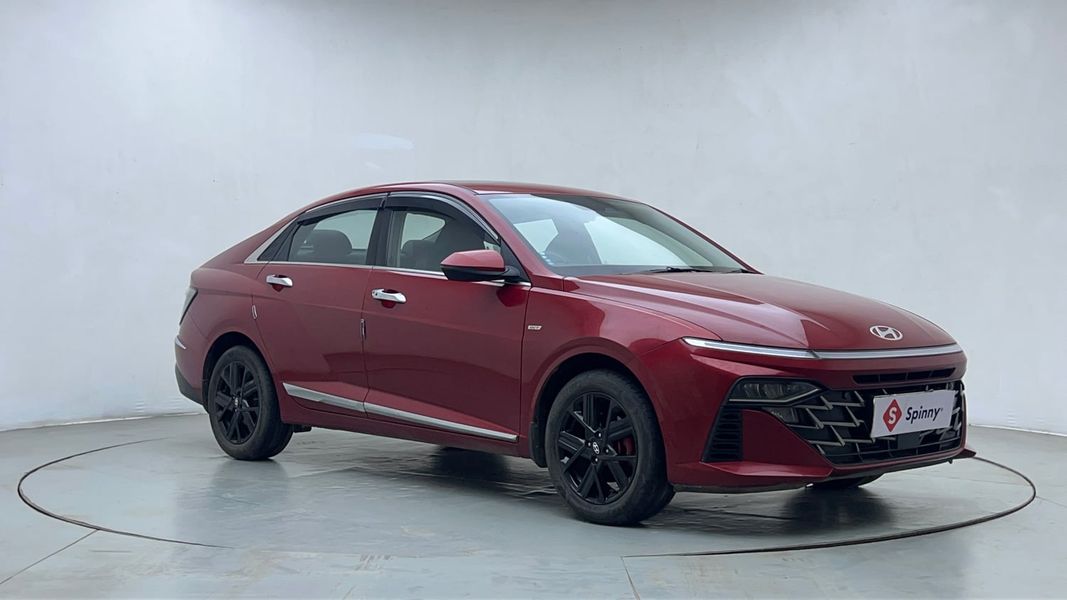 Used 2023 Hyundai Verna SX (O) 1.5 Turbo Petrol DCT Petrol Automatic exterior RIGHT FRONT CORNER VIEW