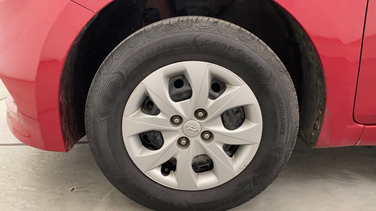 Used 2016 Hyundai Elite i20 Sportz 1.2 Petrol Manual tyres LEFT FRONT TYRE RIM VIEW