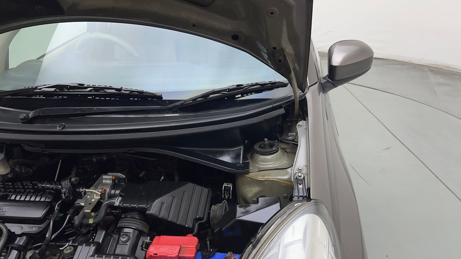 Used 2013 Honda Amaze 1.2 S i-VTEC Petrol Manual engine ENGINE LEFT SIDE HINGE & APRON VIEW