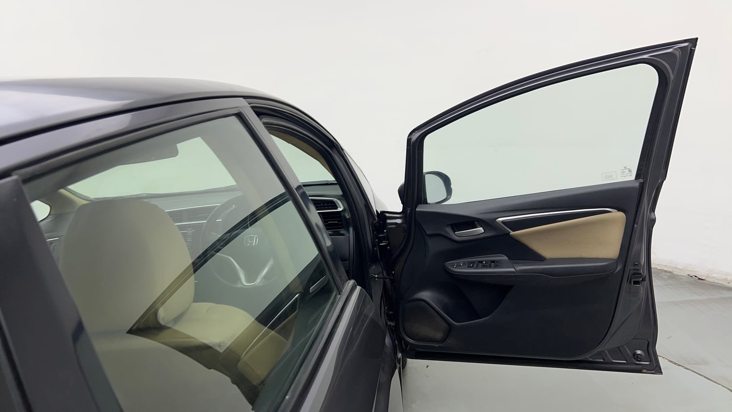 Used 2018 Honda Jazz V CVT Petrol Petrol Automatic interior RIGHT FRONT DOOR OPEN VIEW