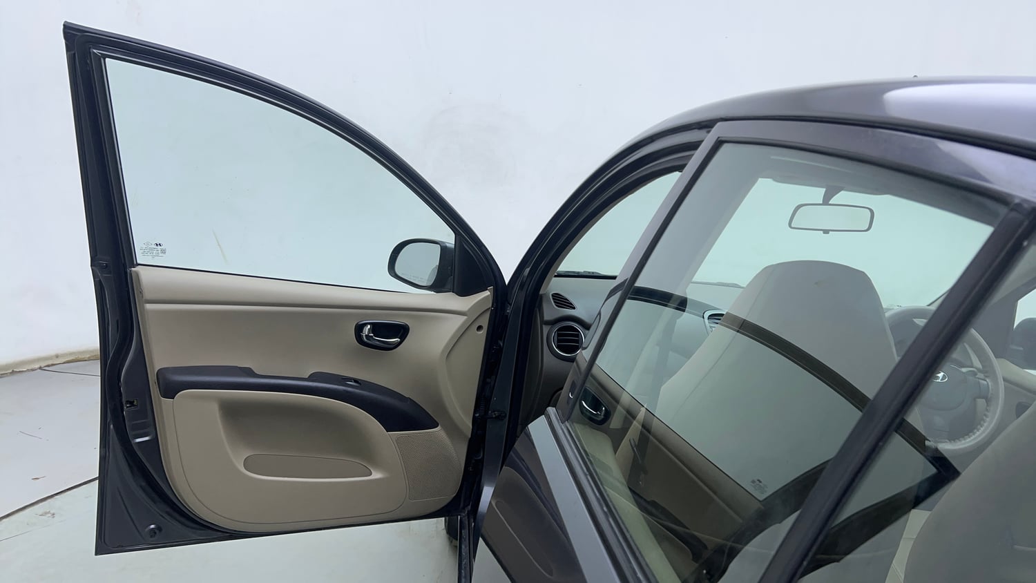Used 2013 Hyundai i10 Magna 1.2 Kappa2 Petrol Manual interior LEFT FRONT DOOR OPEN VIEW