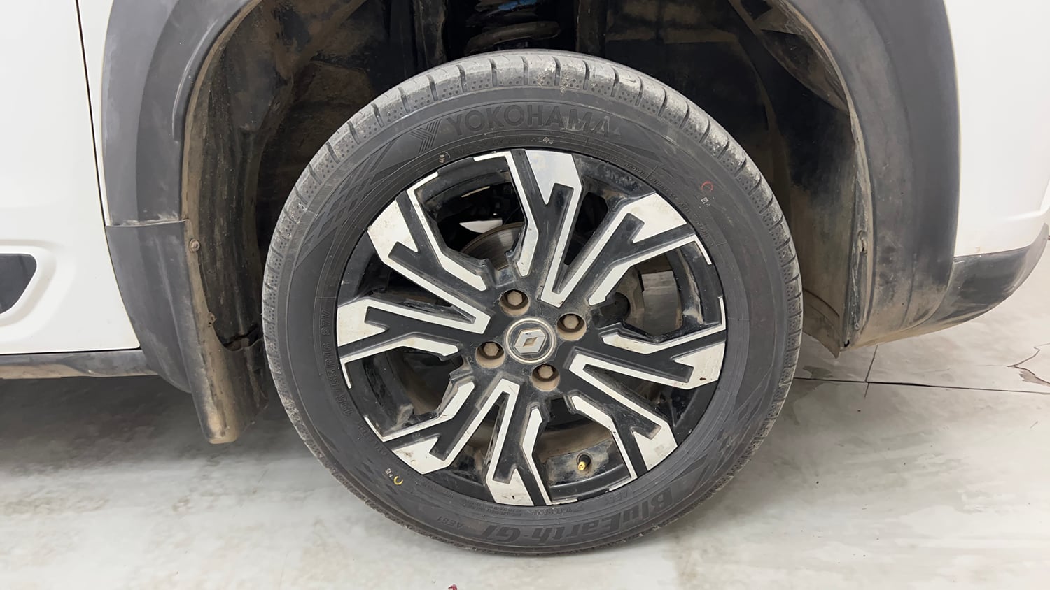 Used 2021 Renault Kiger RXZ AMT Petrol Automatic tyres RIGHT FRONT TYRE RIM VIEW