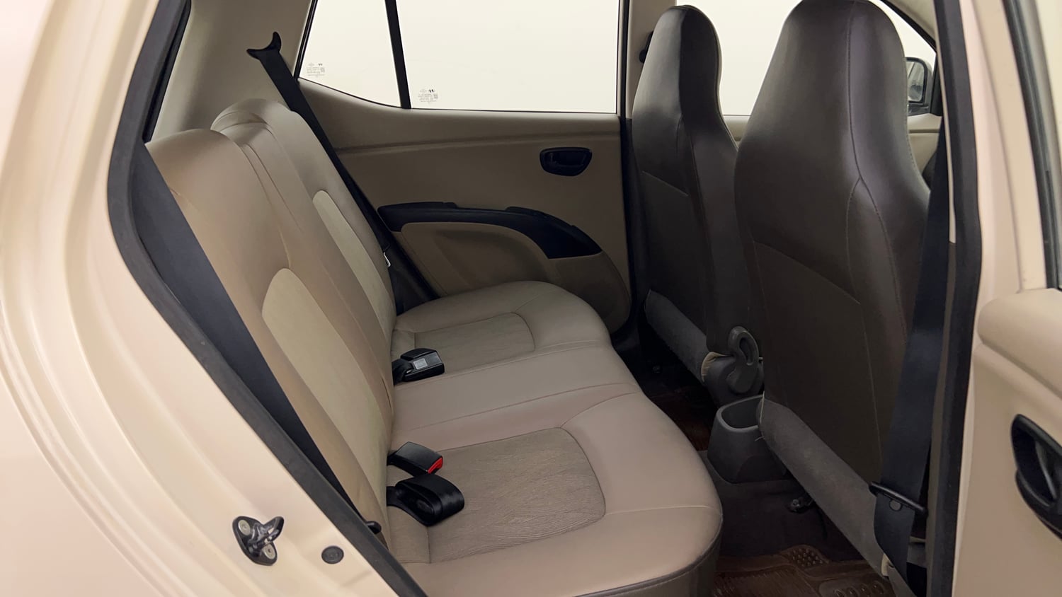 Used 2014 Hyundai i10 Magna 1.1 iRDE2 Petrol Manual interior RIGHT SIDE REAR DOOR CABIN VIEW