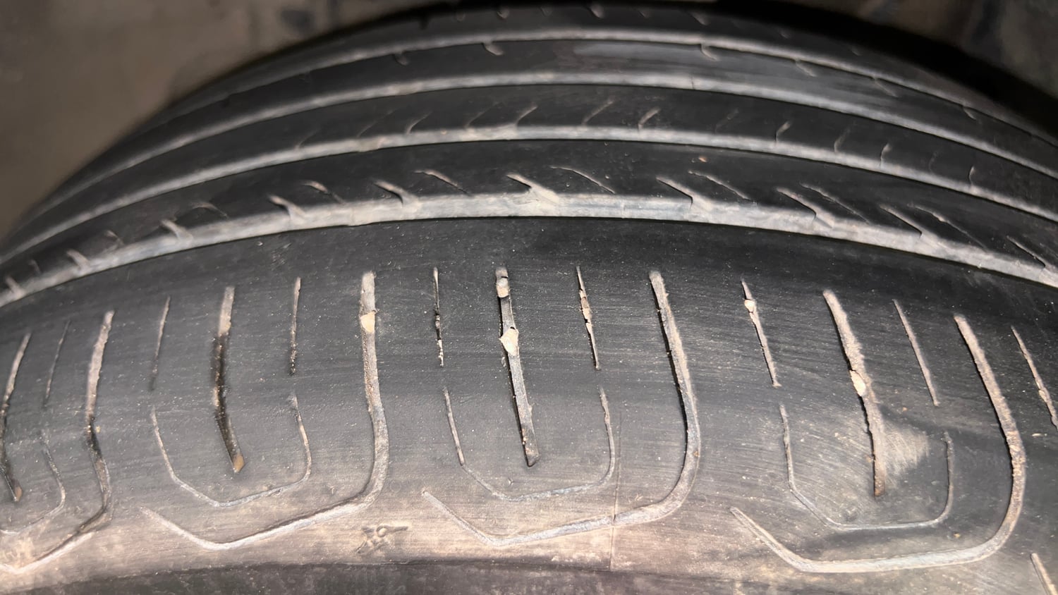 Used 2024 Tata Nexon Creative Plus S 1.2 Revotron Petrol 7DCA Petrol Automatic tyres LEFT FRONT TYRE TREAD VIEW