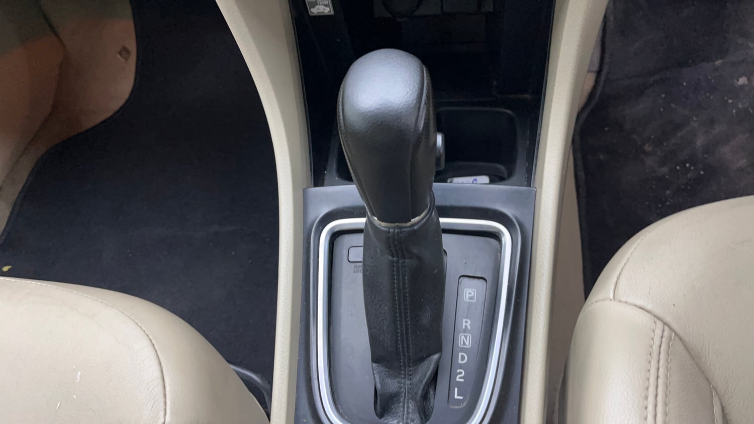 Used 2018 Maruti Suzuki Ciaz Alpha 1.4 AT Petrol Automatic interior GEAR  KNOB VIEW