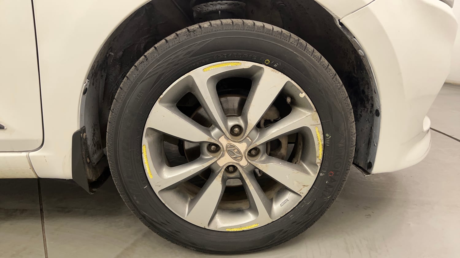 Used 2016 Hyundai Elite i20 Asta 1.2 (O) Petrol Manual tyres RIGHT FRONT TYRE RIM VIEW