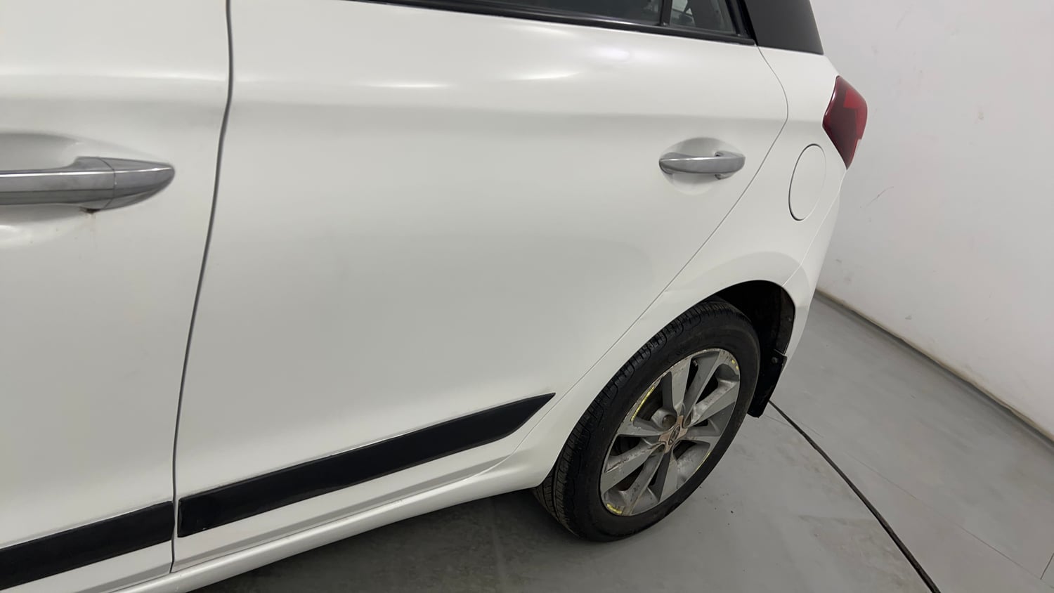 Used 2016 Hyundai Elite i20 Asta 1.2 (O) Petrol Manual dents MINOR SCRATCH