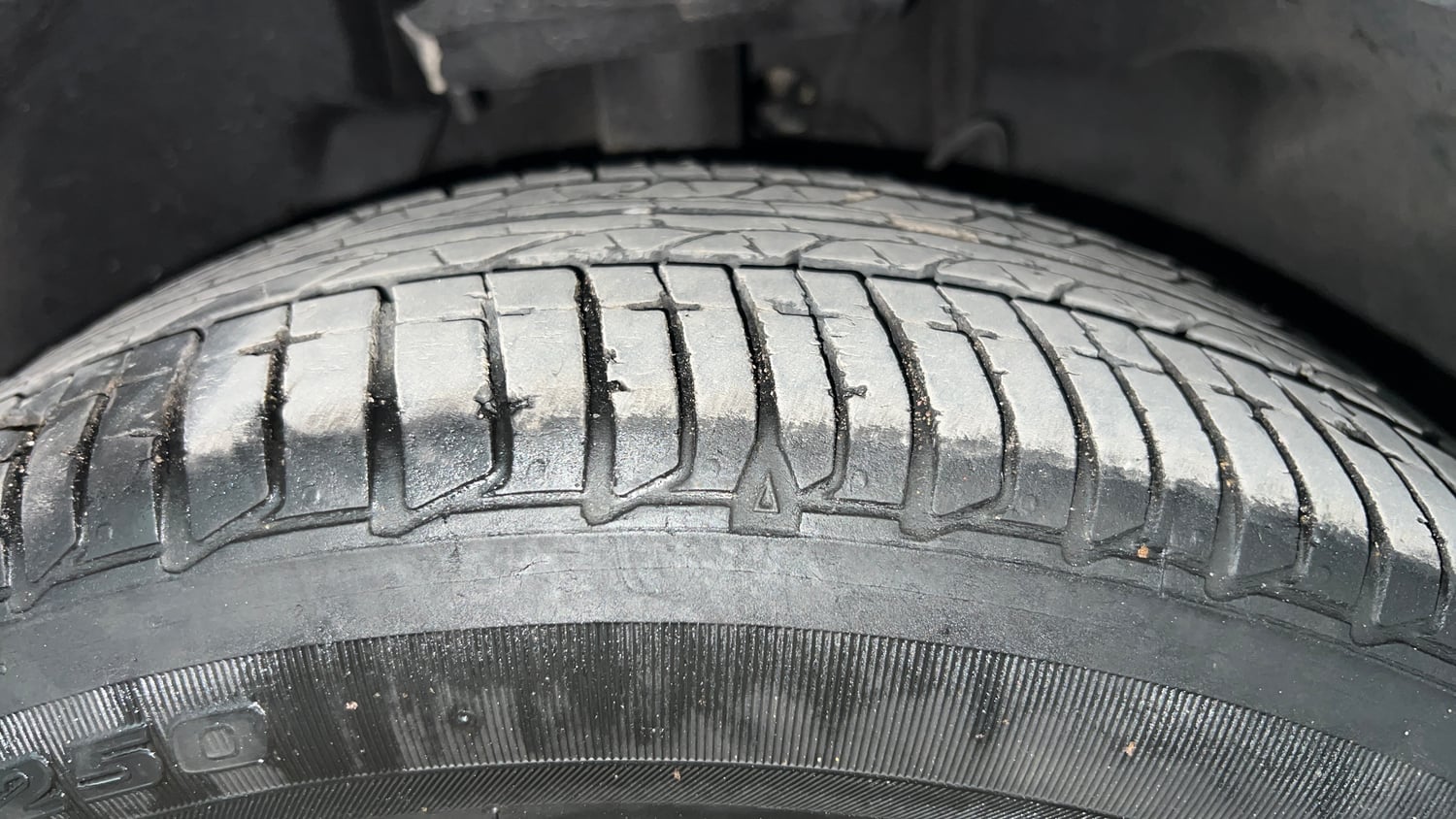 Used 2022 Tata Tiago XZA Plus Petrol Automatic tyres RIGHT FRONT TYRE TREAD VIEW
