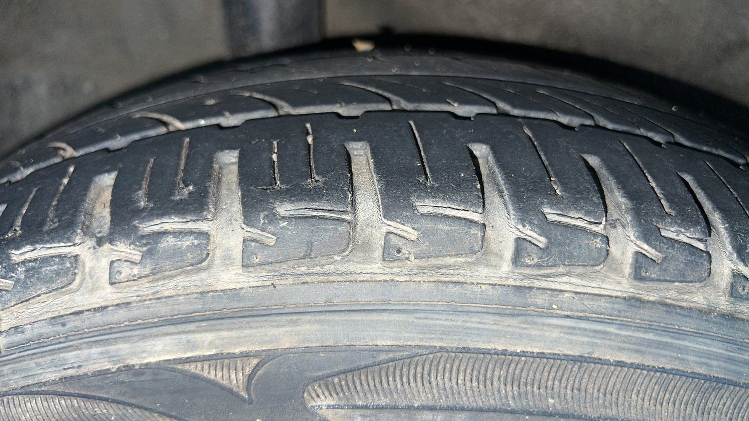 Used 2016 Honda City VX CVT Petrol Automatic tyres RIGHT REAR TYRE TREAD VIEW