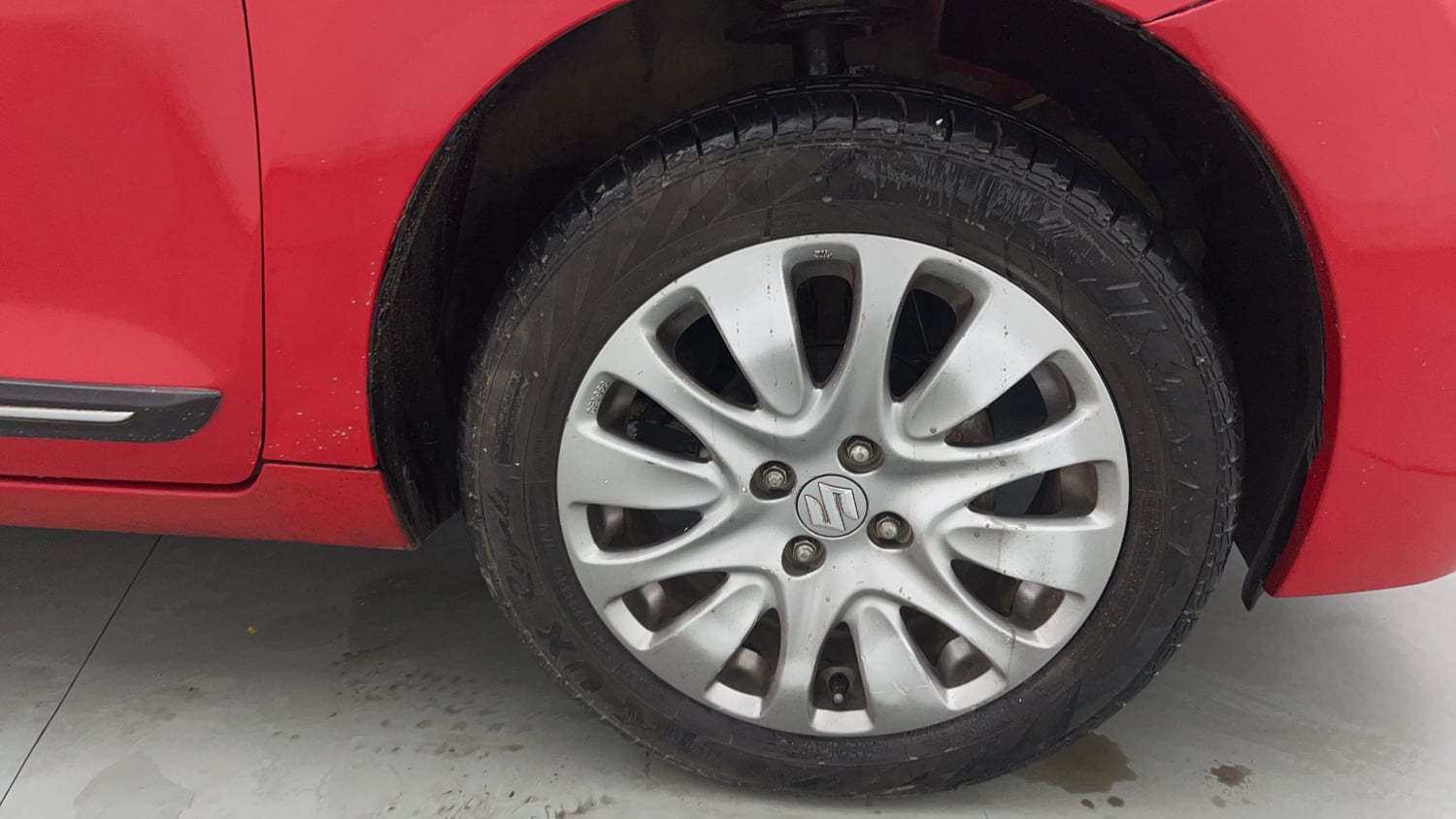 Used 2016 Maruti Suzuki Baleno Zeta 1.2 Petrol Manual tyres RIGHT FRONT TYRE RIM VIEW