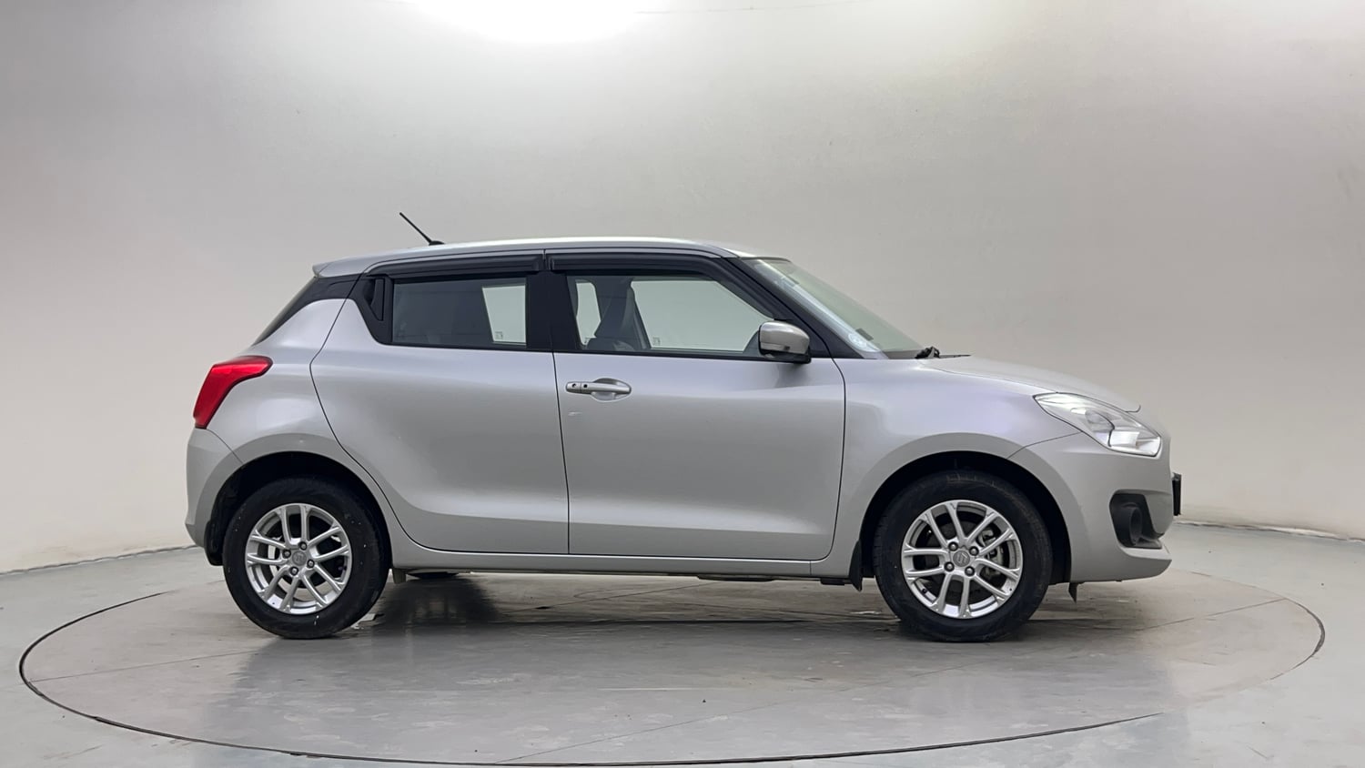 Used 2024 Maruti Suzuki Swift ZXi AMT Petrol Automatic exterior RIGHT SIDE VIEW