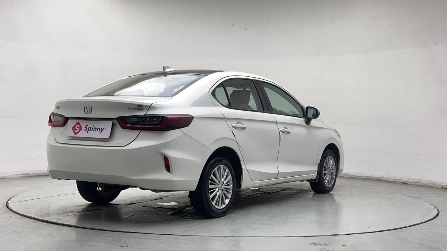 Used 2022 Honda City V Petrol Petrol Manual exterior RIGHT REAR CORNER VIEW