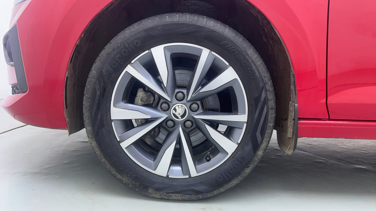 Used 2025 Skoda Slavia Style 1.0L TSI MT Petrol Manual tyres LEFT FRONT TYRE RIM VIEW