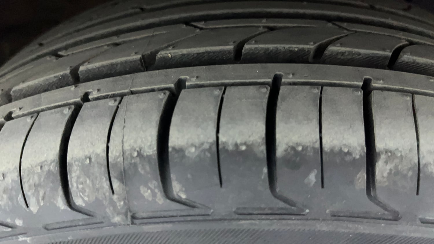Used 2024 Hyundai Verna SX (O) 1.5 Petrol IVT Petrol Automatic tyres RIGHT FRONT TYRE TREAD VIEW