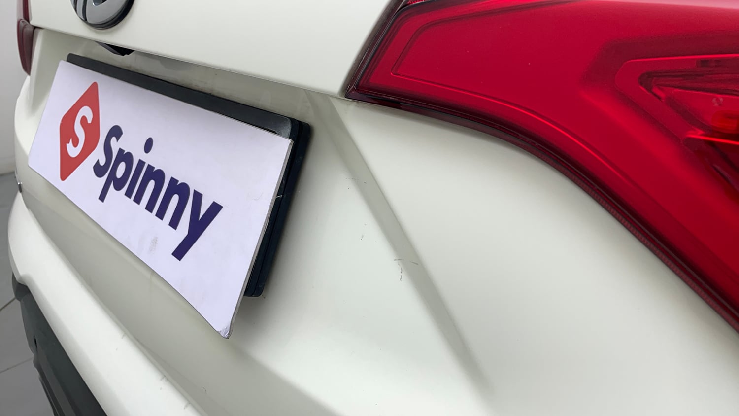 Used 2022 Mahindra XUV 300 W6 1.2 Petrol AMT Petrol Automatic dents MINOR SCRATCH