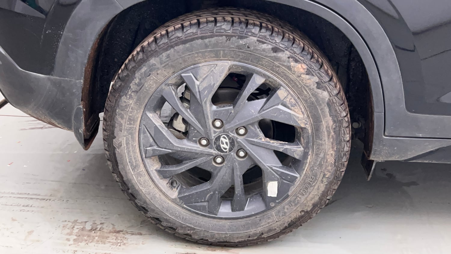 Used 2023 Hyundai Creta SX (O) 1.5 Diesel Automatic knight Diesel Automatic tyres RIGHT REAR TYRE RIM VIEW