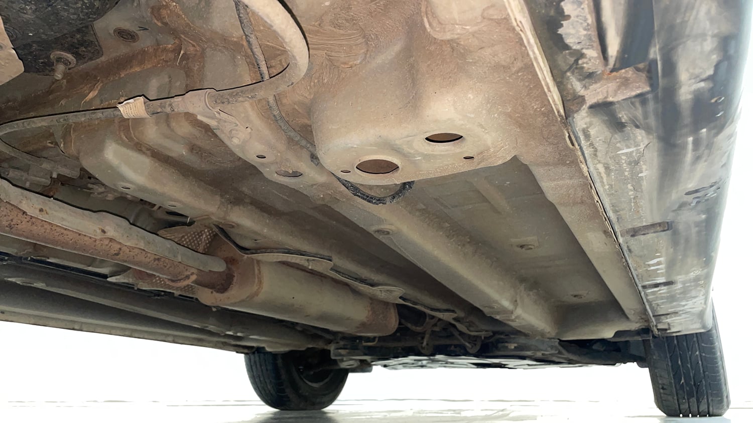 Used 2022 Mahindra XUV 300 W6 1.2 Petrol AMT Petrol Automatic extra REAR RIGHT UNDERBODY VIEW