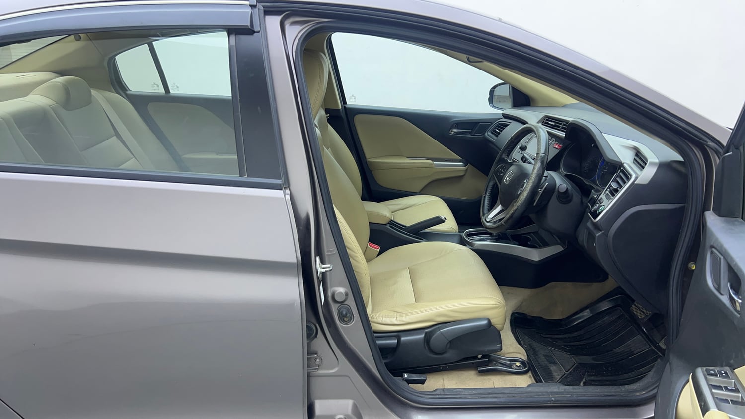 Used 2016 Honda City VX CVT Petrol Automatic interior RIGHT SIDE FRONT DOOR CABIN VIEW