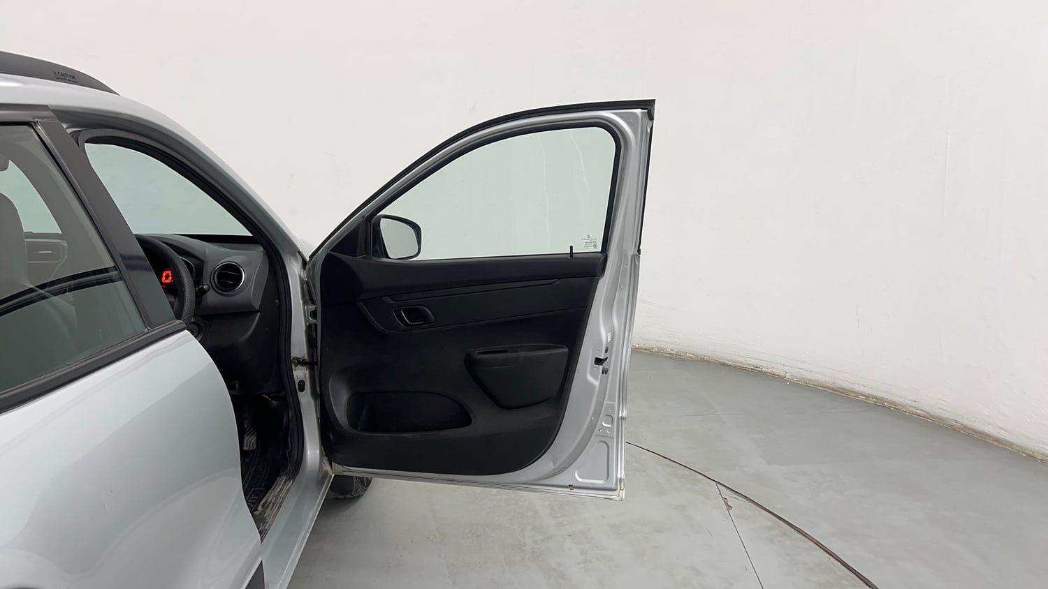 Used 2018 Renault Kwid RXT Petrol Manual interior RIGHT FRONT DOOR OPEN VIEW