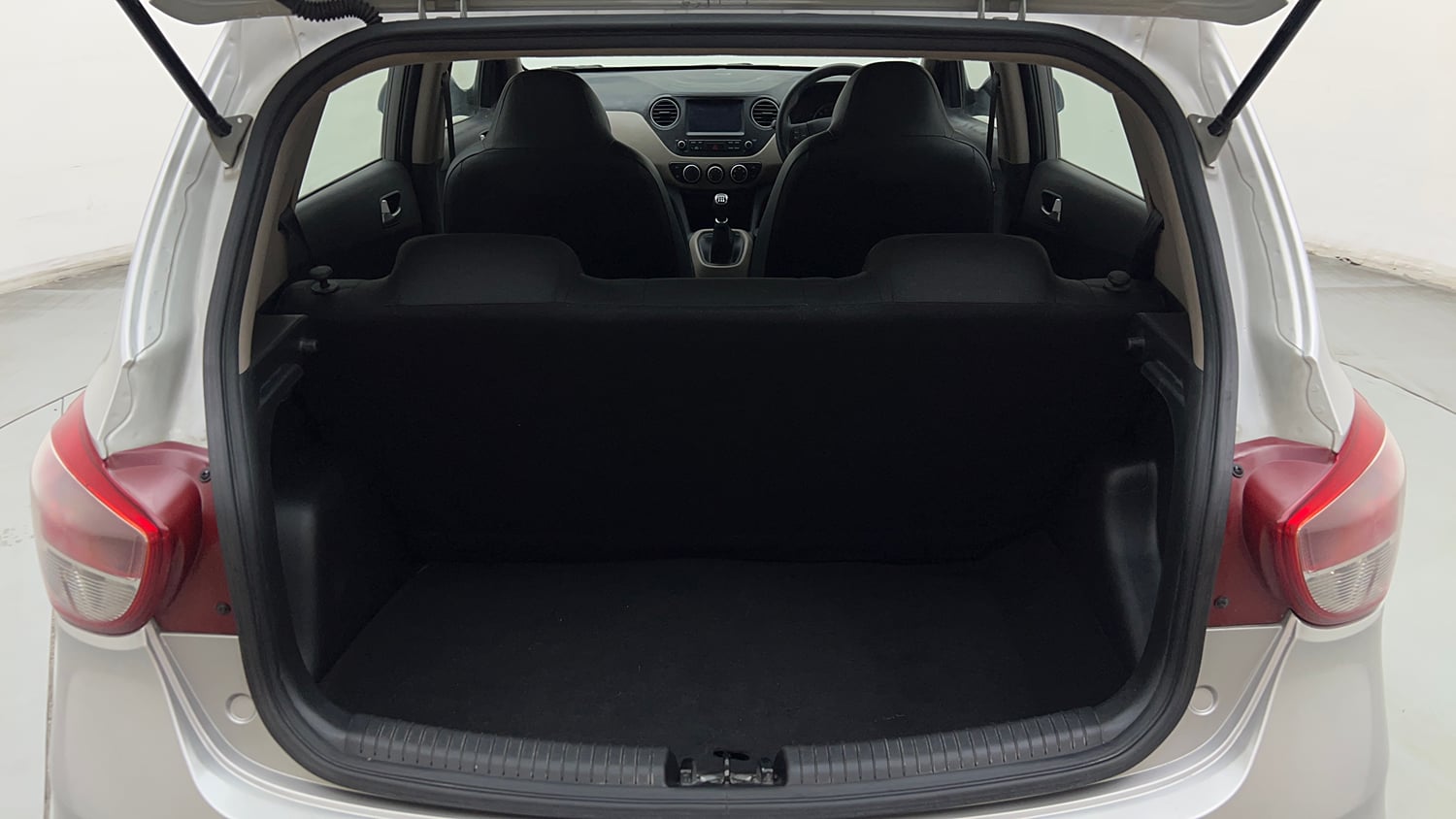 Used 2018 Hyundai Grand i10 Sportz (O) 1.2 Kappa VTVT Petrol Manual interior DICKY INSIDE VIEW