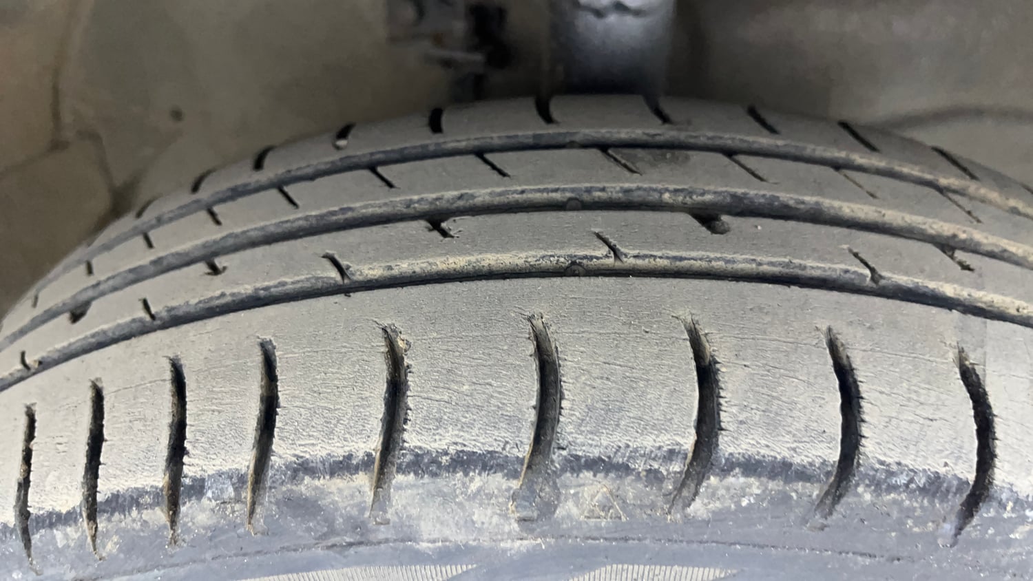 Used 2012 Maruti Suzuki Wagon R 1.0 LXi CNG Cng Manual tyres RIGHT FRONT TYRE TREAD VIEW