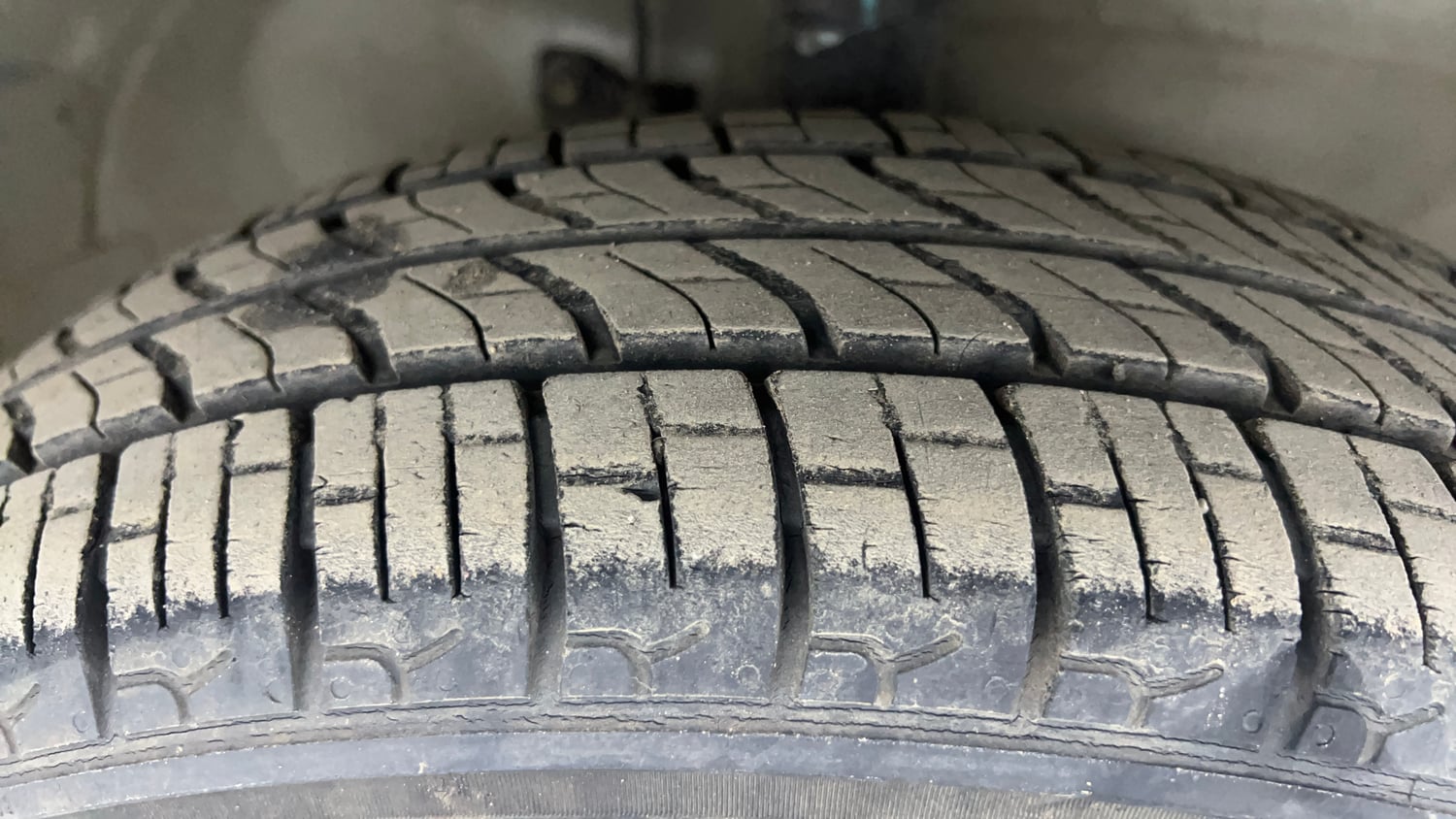 Used 2012 Maruti Suzuki Wagon R LXi Petrol Manual tyres RIGHT FRONT TYRE TREAD VIEW