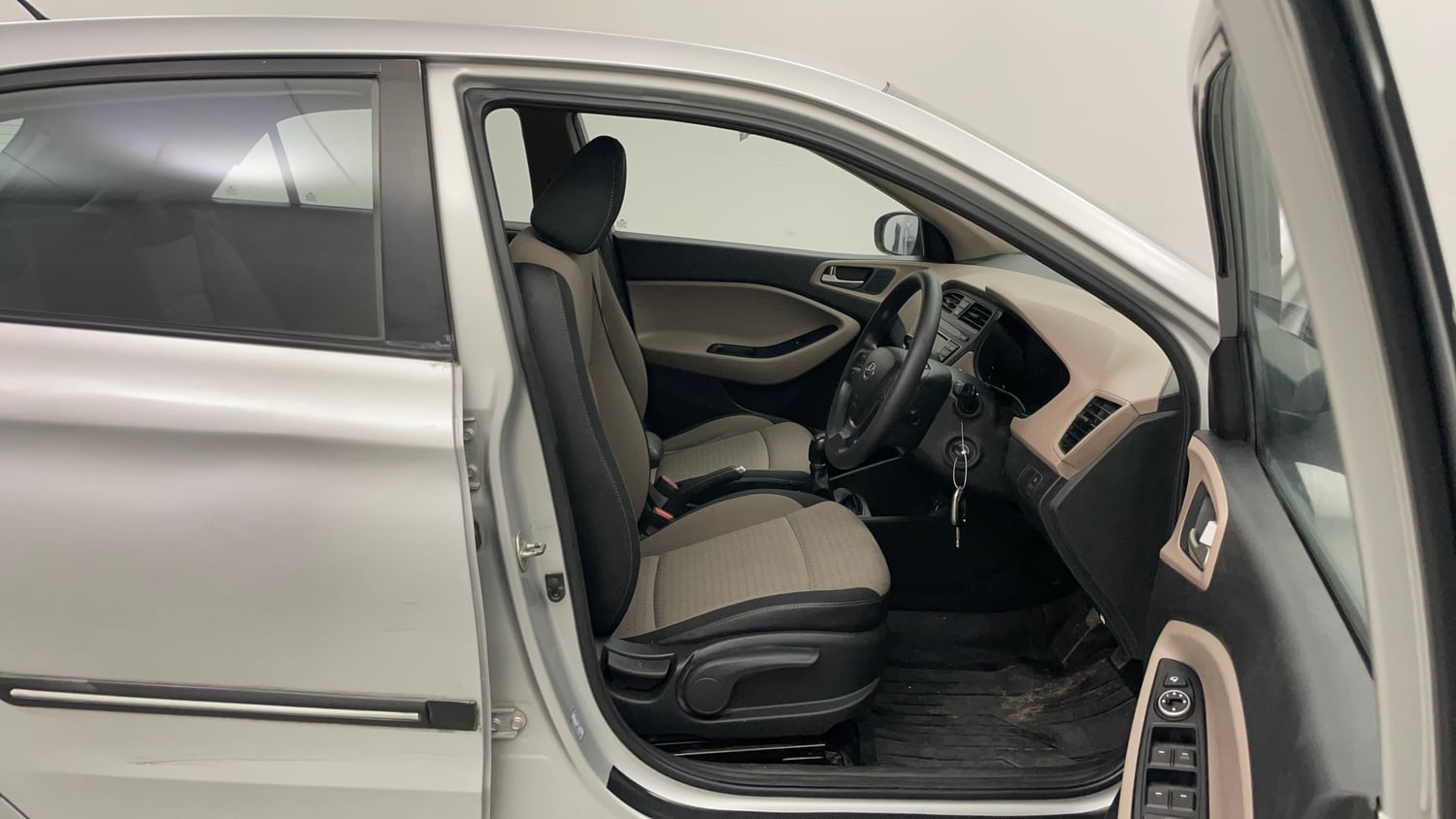 Used 2017 Hyundai Elite i20 Sportz 1.2 Petrol Manual interior RIGHT SIDE FRONT DOOR CABIN VIEW