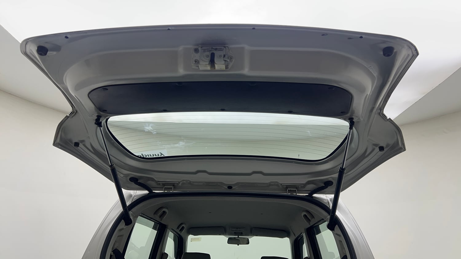 Used 2015 Maruti Suzuki Wagon R VXI Petrol Manual interior DICKY DOOR OPEN VIEW