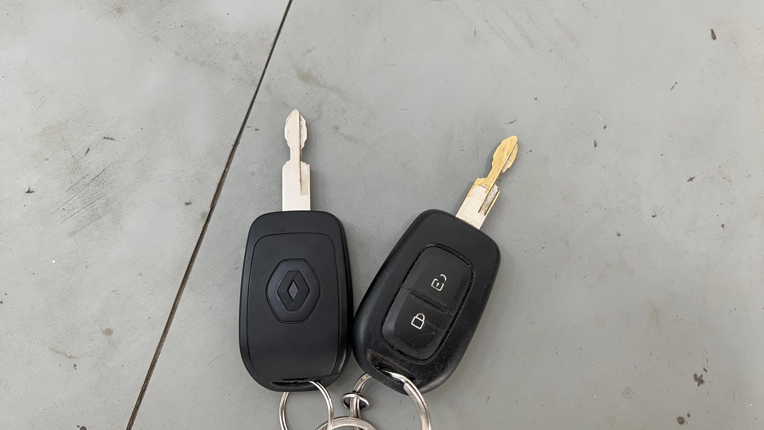 Used 2018 Renault Kwid RXT Petrol Manual extra CAR KEY VIEW