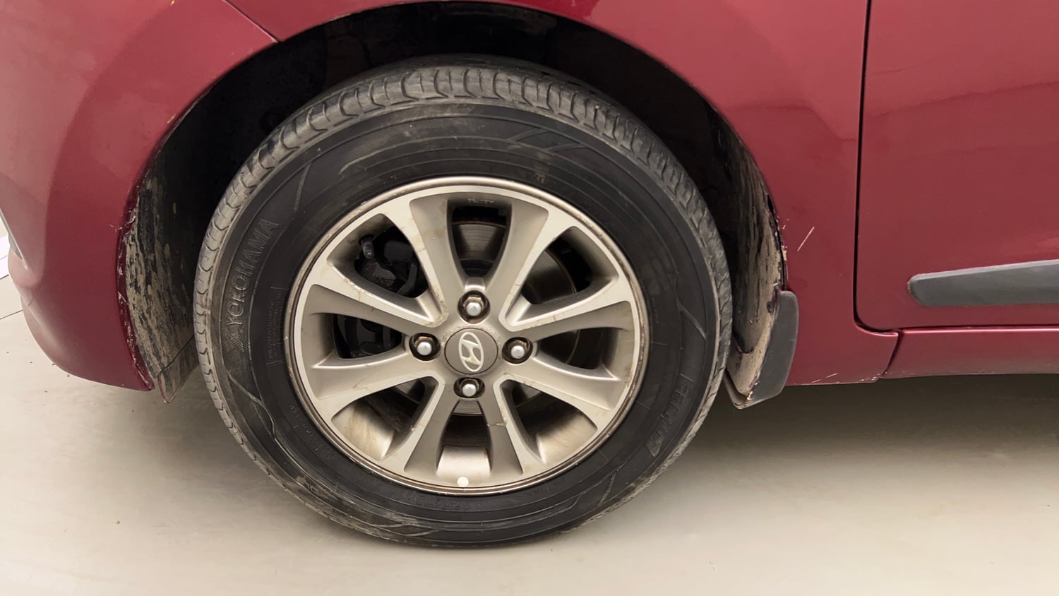 Used 2015 Hyundai Grand i10 Asta 1.1 CRDi (O) Diesel Manual tyres LEFT FRONT TYRE RIM VIEW