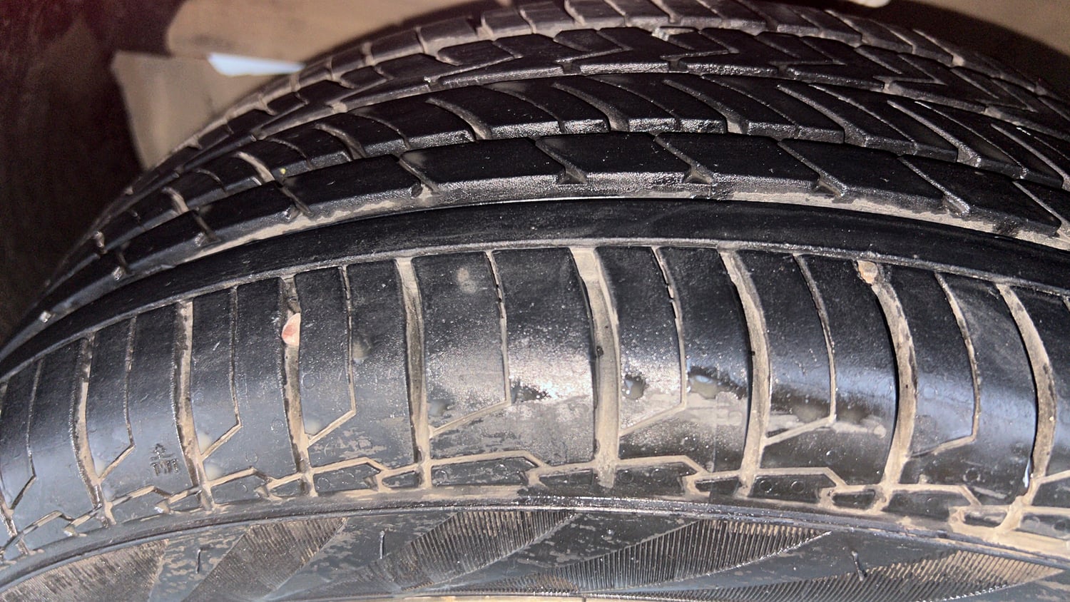 Used 2016 Maruti Suzuki Baleno Zeta 1.2 Petrol Manual tyres LEFT FRONT TYRE TREAD VIEW