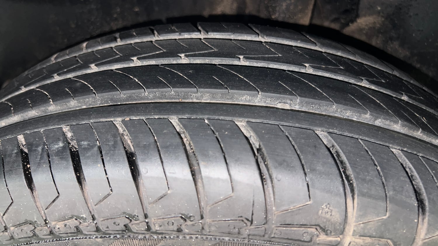 Used 2024 Maruti Suzuki Swift ZXi AMT Petrol Automatic tyres LEFT REAR TYRE TREAD VIEW