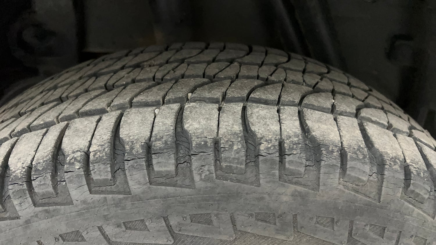 Used 2013 Renault Duster RxL Petrol Petrol Manual tyres RIGHT REAR TYRE TREAD VIEW