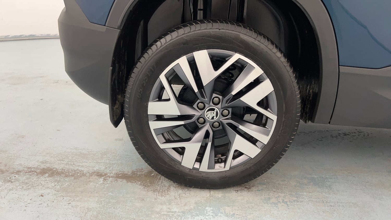 Used 2025 Skoda Kylaq Prestige AT Petrol Automatic tyres RIGHT REAR TYRE RIM VIEW