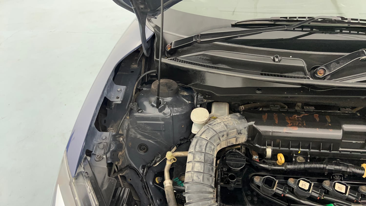 Used 2018 Maruti Suzuki Dzire ZXi Plus Petrol Manual engine ENGINE RIGHT SIDE HINGE & APRON VIEW