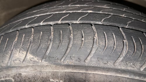 Used 2024 Maruti Suzuki XL6 Alpha AT Petrol Petrol Automatic tyres RIGHT FRONT TYRE TREAD VIEW